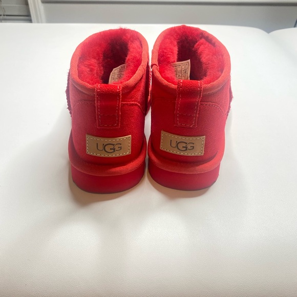 UGG® Classic Ultra Mini Boot - Picture 6 of 8